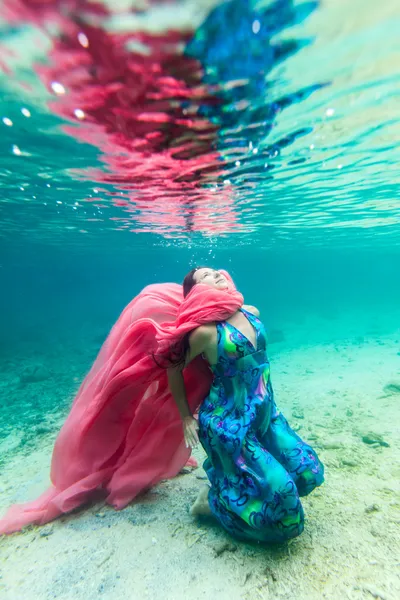 Žena pod vodou — Stock fotografie