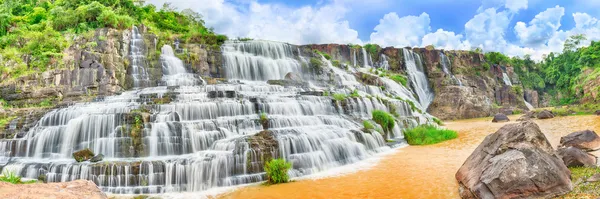 Водопад понгур — стоковое фото