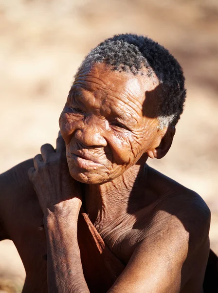 Bushman starsza kobieta — Zdjęcie stockowe