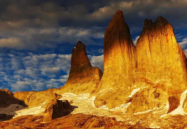 Torres del paine i soluppgången — Stockfoto