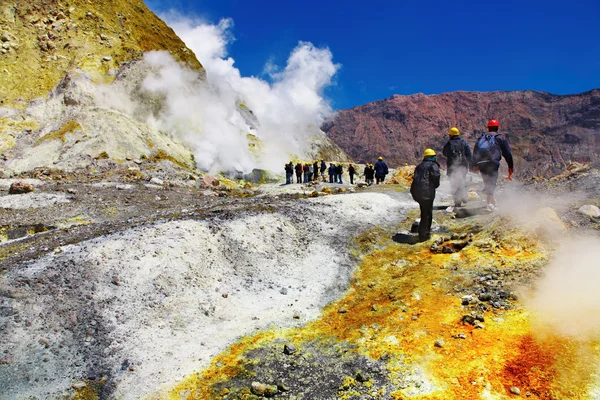 Binnen actieve vulkanische krater — Stockfoto