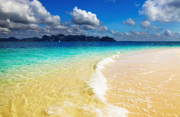 Тропический пляж, Таиланд — стоковое фото