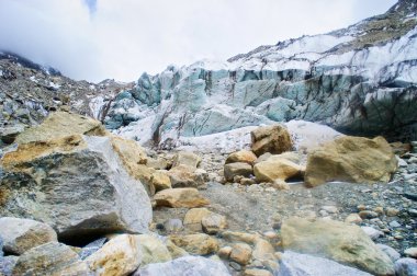 gomukh, kaynak ganga en mağara.