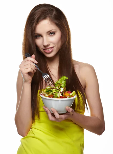 Vrouw met salade geïsoleerd op wit — Stockfoto