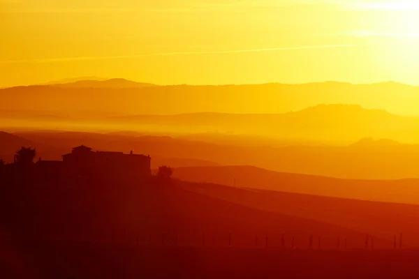 Τοπίο στην Τοσκάνη στο ηλιοβασίλεμα το καλοκαίρι — Φωτογραφία Αρχείου