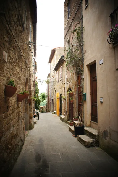 Små backstreet i en italiensk by — Stockfoto