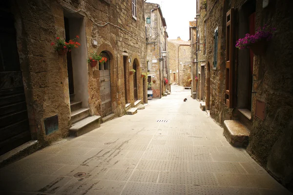 Típica calle italiana estrecha — Foto de Stock