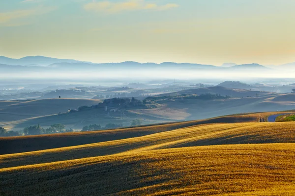 Kuperade landskapet i Toscana — Stockfoto