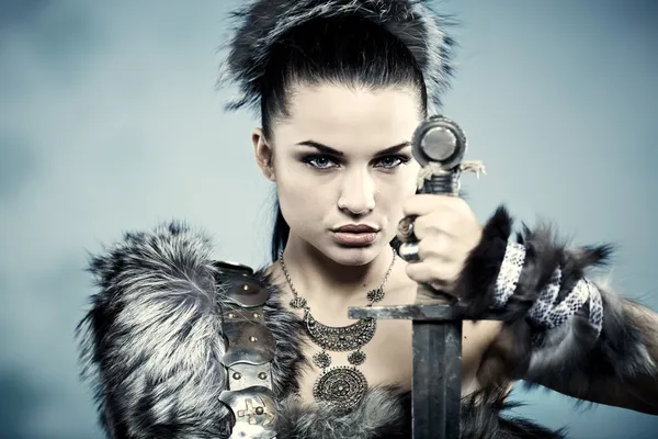Warrior vrouw. fantasie mode idee. — Stockfoto