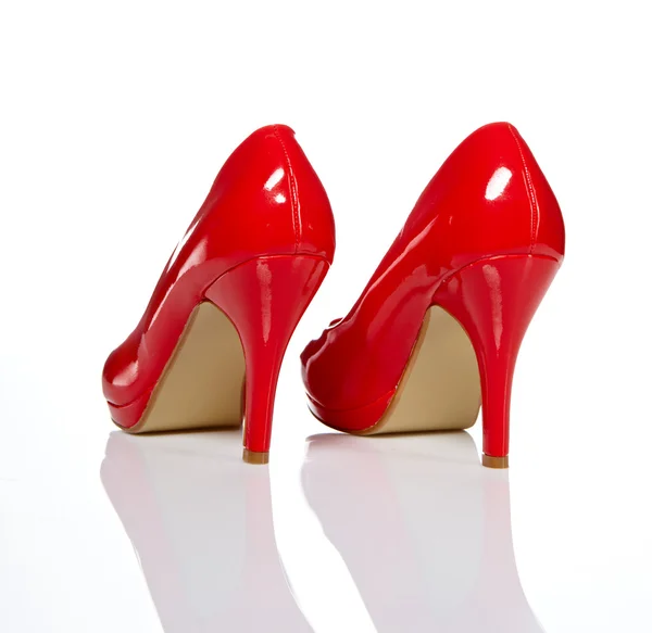 흰색 배경에 고립 된 섹시 한 빨간 구두. — 스톡 사진