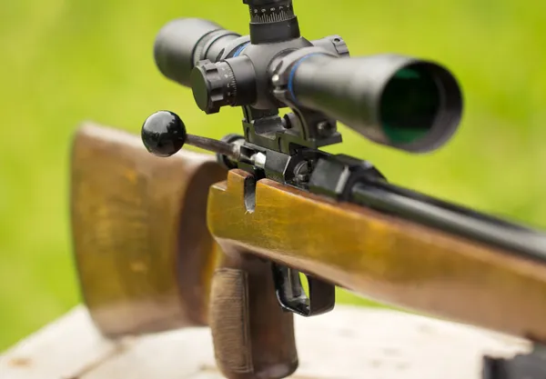 Снайперская винтовка — стоковое фото