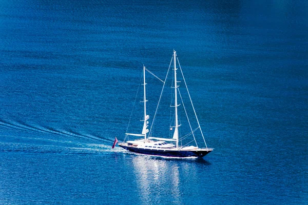 Yacht at sea — Stock Photo, Image