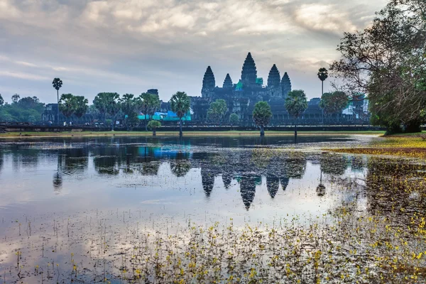 Salida del sol en angkor wat templo — Foto de Stock