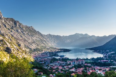 güzel dağ ve Deniz Manzaralı