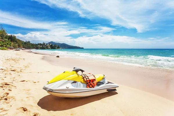 Водный скутер на пляже . — стоковое фото