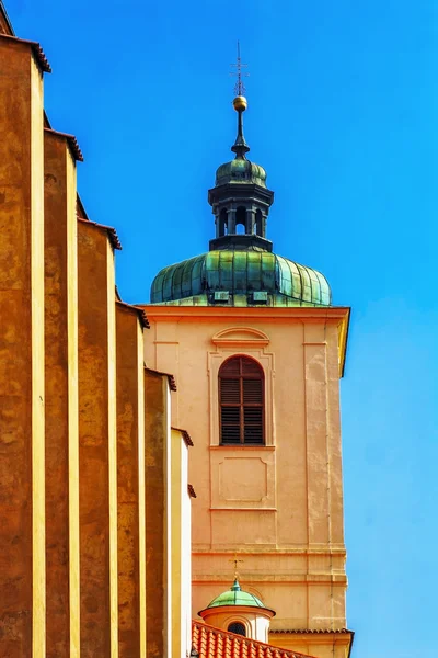 Alte Kirche in Prag — Stockfoto