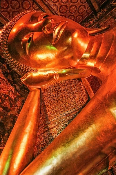 Statue des liegenden Budha — Stockfoto