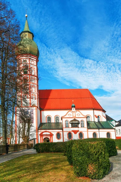 Kerk in kleine Duitse stad — Stockfoto