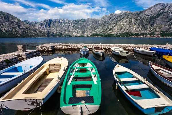 Een kleine baai met boten — Stockfoto