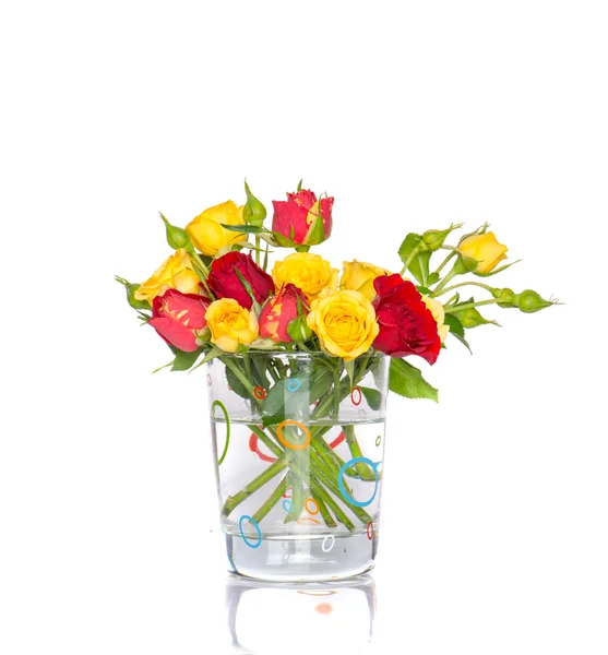 Strauß roter und gelber Rosen — Stockfoto