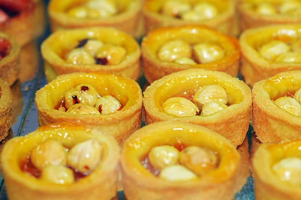 Tartlets with hazelnuts — Stock Photo, Image