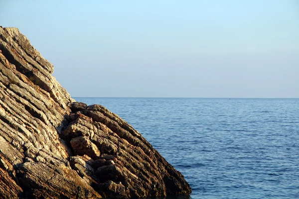 Cliff on the sea — Stock Photo, Image
