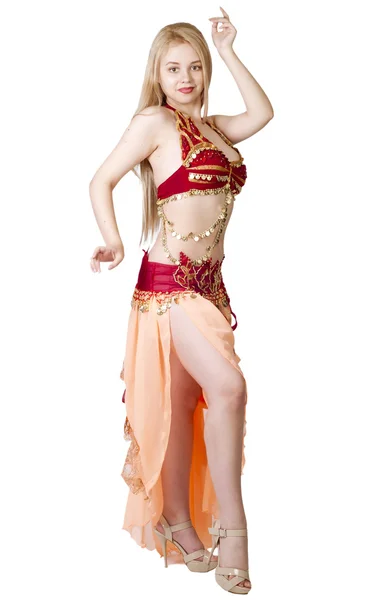 Linda jovem loira, dança árabe sobre branco — Fotografia de Stock