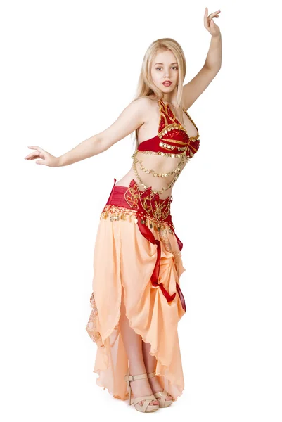 Красива молода блондинка, арабські танцю шпалерами білого кольору — стокове фото