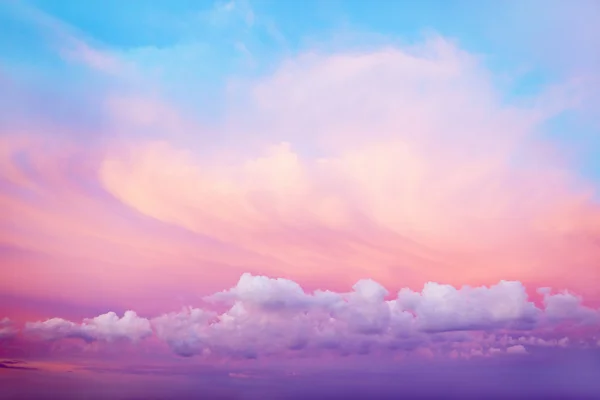 Яскраве небо — стокове фото