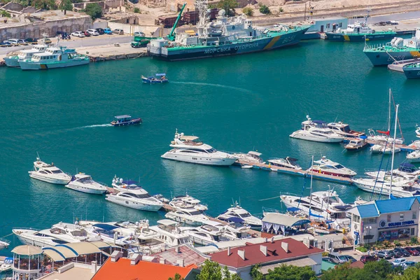 Bird-eye view of Balaklava bay with yachts and small ships — Stock Photo, Image