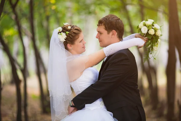 Pasangan pengantin romantis — Stok Foto