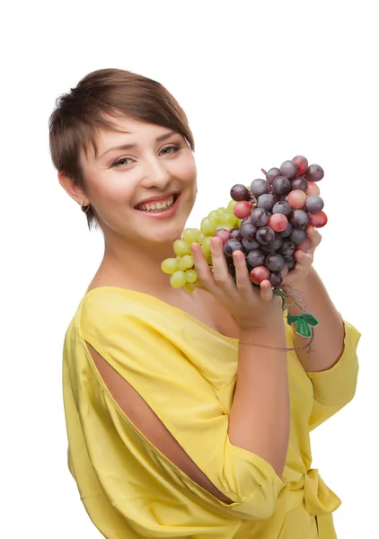 Porträtt av attraktiva leende flicka med druvor — Stockfoto