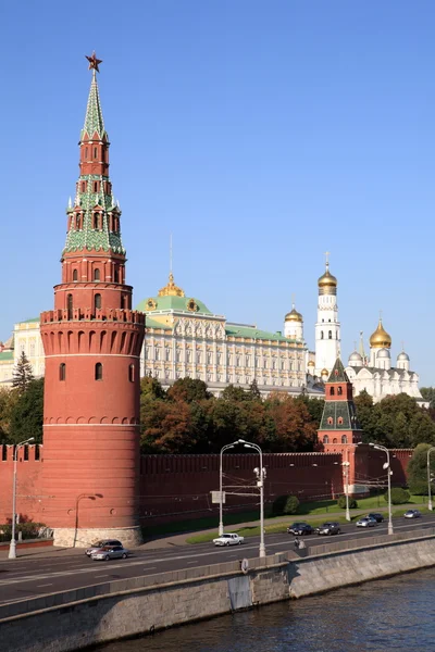 Torre, muelle y río del Kremlin — Foto de Stock