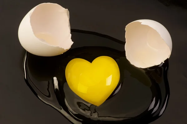 Kalp şekilli yumurta. — Stok fotoğraf