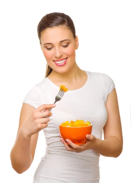 フルーツ サラダと幸せな若い女 ストック画像