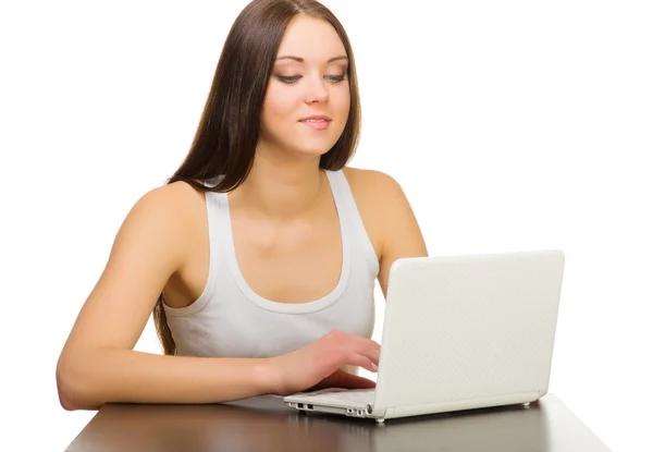 Junge Frau mit Laptop — Stockfoto