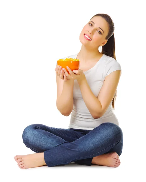 Mujer joven con ensalada de frutas —  Fotos de Stock