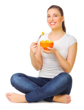 genç kız meyve salatası ile