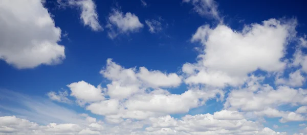 Modrá letní obloha — Stock fotografie