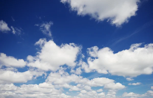 Modrá letní obloha — Stock fotografie
