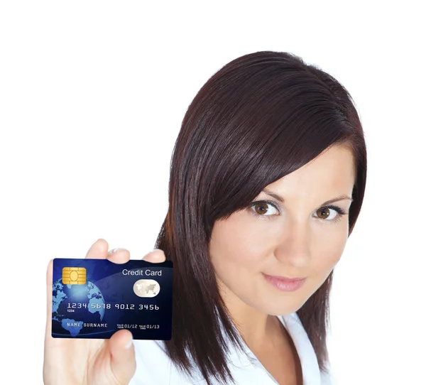 Mulher segurando cartão de crédito isolado sobre branco — Fotografia de Stock