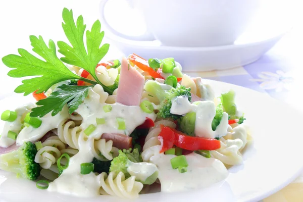 Pasta with broccoli, ham and garlic sauce — Stock Photo, Image