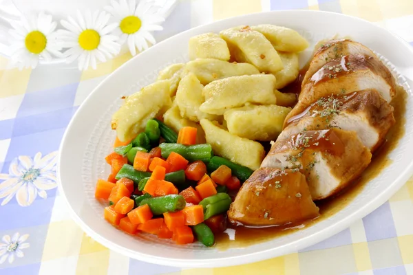 Kippenborst met aardappel knoedels — Stockfoto