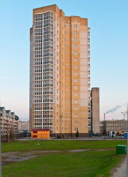 Moderno edificio de gran altura — Foto de Stock