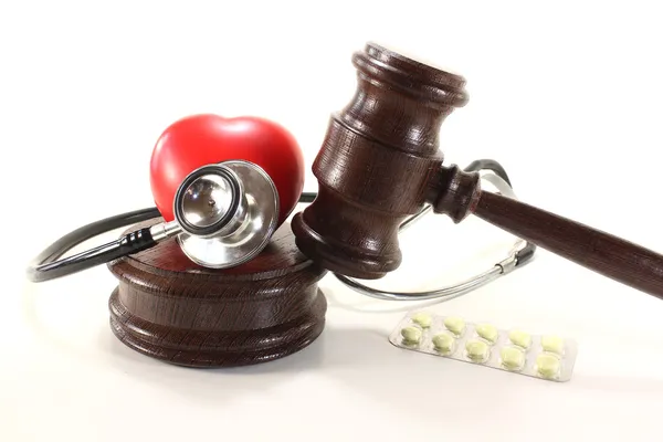 Medizinrecht mit Stethoskop — Stockfoto