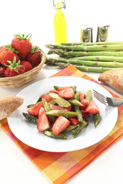 Green and red Asparagus salad — Stock Photo, Image
