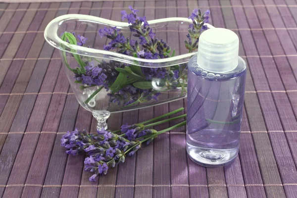 Lavender oil bath with flowers and leaves — Stock Photo, Image