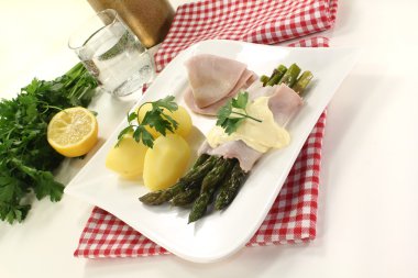 hollandaise soslu kuşkonmaz