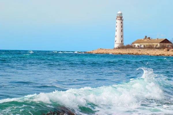 Lighthouse on the coast — Stock Photo, Image