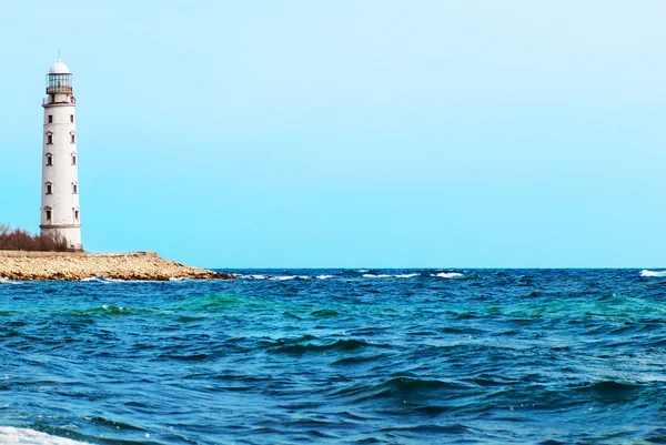 Farol na costa — Fotografia de Stock